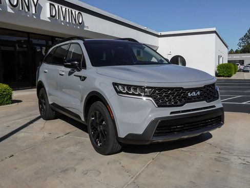 Used 2023 Kia Sorento S w/ Panoramic Sunroof Package AWD/4WD image 2