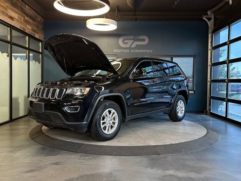 Used 2019 Jeep Grand Cherokee Laredo w/ Security & Convenience Group AWD/4WD image 24