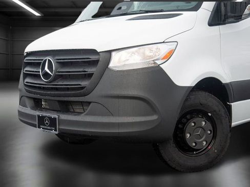 Used 2025 Mercedes-Benz Sprinter 4500 image 13