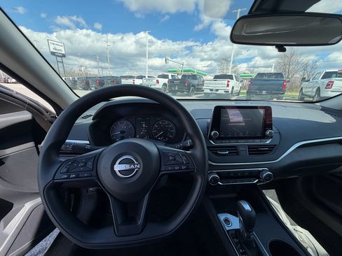 Used 2025 Nissan Altima 2.5 S image 18