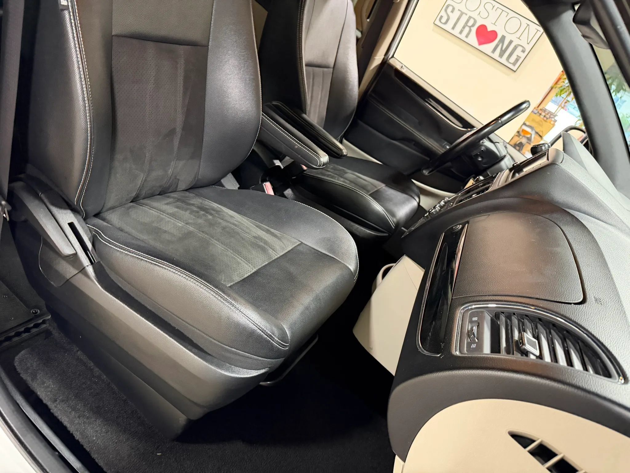 Used 2019 Dodge Grand Caravan SXT FWD image 43