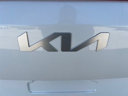 Certified 2025 Kia Carnival FWD image 30