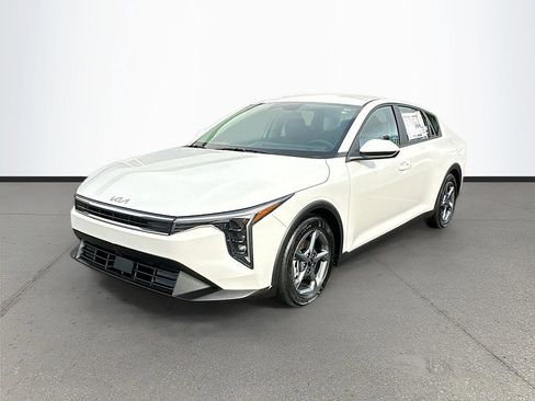 New 2025 Kia K4 LXS image 3