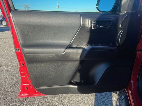 Used 2019 Toyota Tacoma TRD Sport image 20
