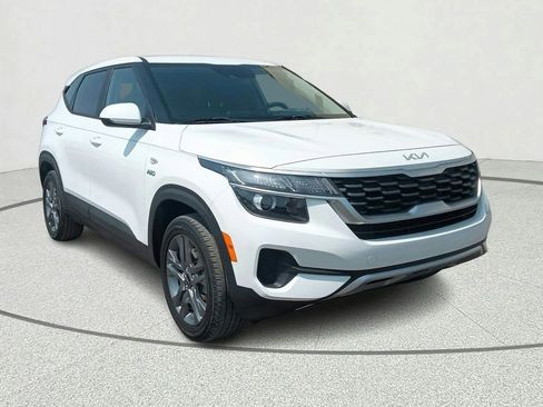 Used 2022 Kia Seltos LX AWD/4WD image 1
