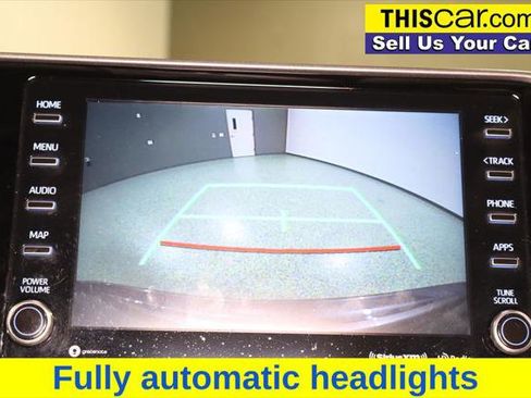 Used 2021 Toyota Highlander XLE FWD image 19