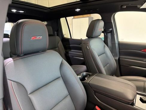 Used 2025 Chevrolet Traverse Z71 w/ LPO, Floor Liner Package AWD/4WD image 40