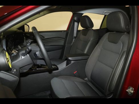 Used 2025 Chevrolet Trax LT w/ LT Convenience Package FWD image 21
