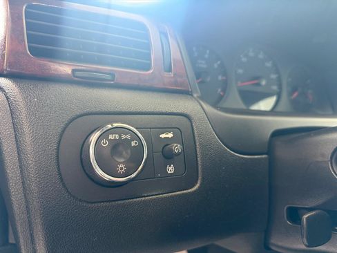 Used 2009 Chevrolet Impala LS FWD image 22
