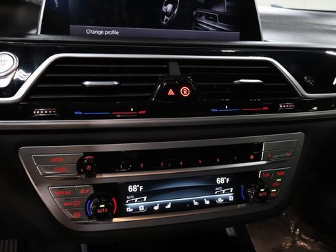 Used 2022 BMW ALPINA B7 xDrive image 32