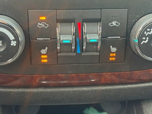 Used 2010 Chevrolet Impala LTZ FWD image 6
