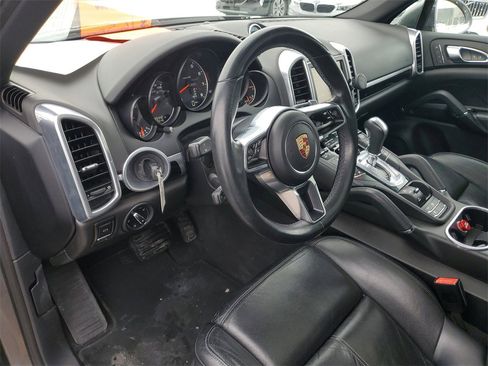 Used 2016 Porsche Cayenne image 8