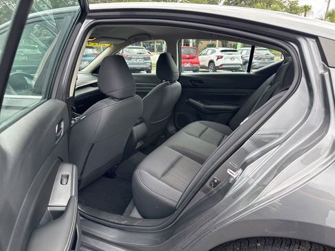 Used 2024 Nissan Altima 2.5 SV FWD image 10