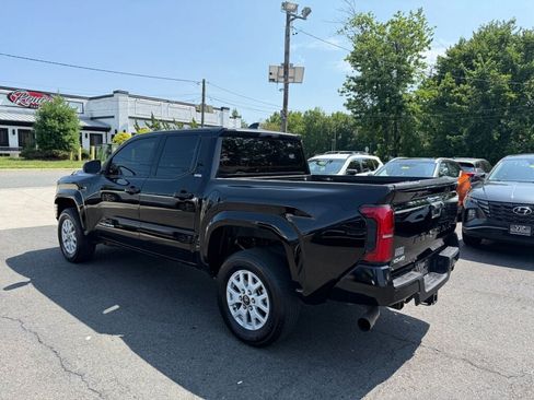 Used 2025 Toyota Tacoma SR5 AWD/4WD image 4