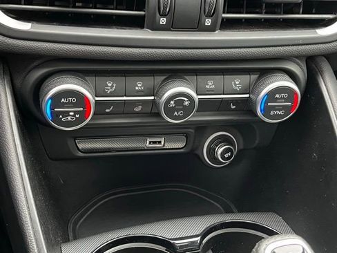 Used 2022 Alfa Romeo Giulia Veloce image 28