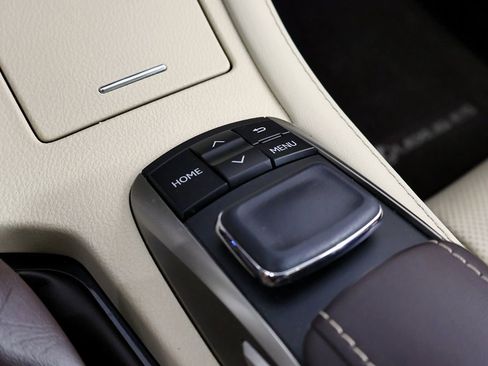 Used 2018 Lexus ES 300h w/ Luxury Package image 44