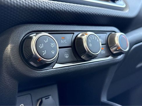 Used 2025 Nissan Kicks Play S FWD image 8