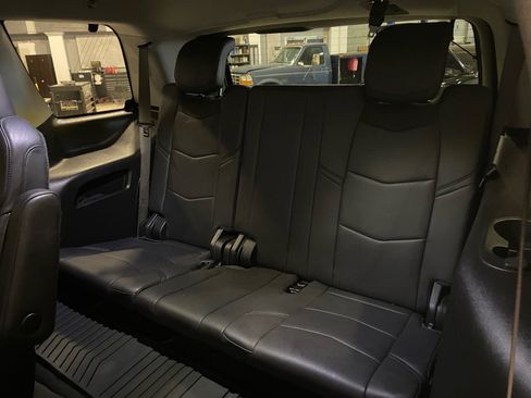 Used 2019 Cadillac Escalade Premium Luxury w/ Escalade Sport Edition image 24