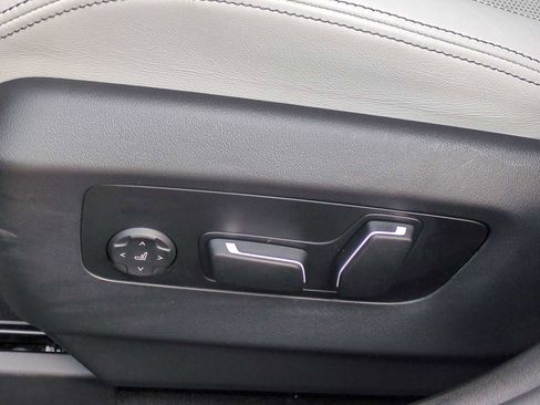 Used 2025 BMW M5 w/ Carbon Package image 18