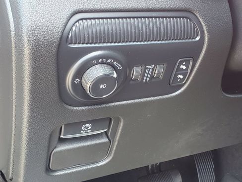 Used 2024 Jeep Wagoneer L Series III w/ Premium Group I AWD/4WD image 11