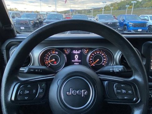 Used 2020 Jeep Gladiator Sport image 14