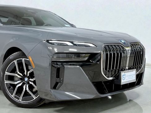 Used 2024 BMW i7 xDrive60 image 7