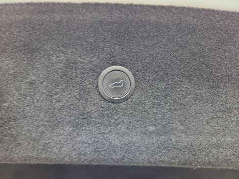 Used 2021 Tesla Model S Plaid image 14