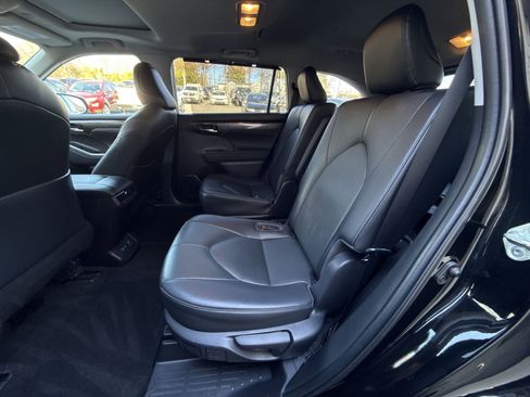 Used 2023 Toyota Highlander Limited image 24