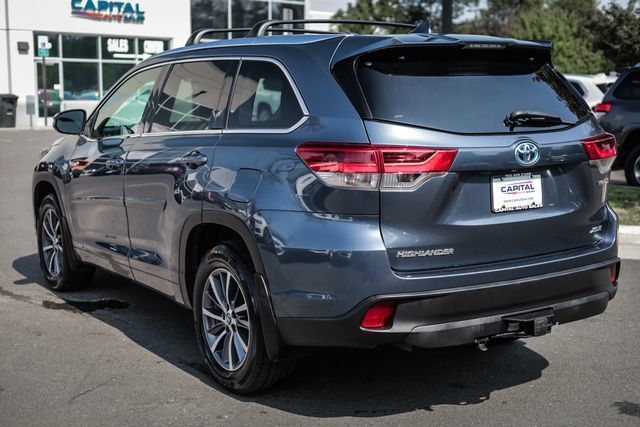 Used 2017 Toyota Highlander XLE AWD/4WD image 18