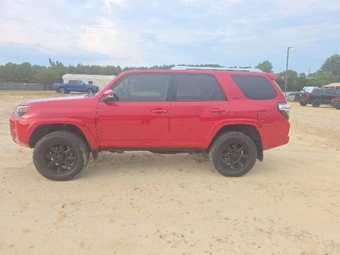 Used 2017 Toyota 4Runner SR5 Premium AWD/4WD image 2