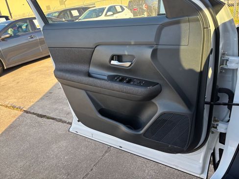 Used 2025 Nissan Kicks SV image 20