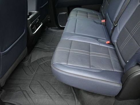 Used 2023 Chevrolet Silverado 1500 High Country w/ High Country Premium Package AWD/4WD image 15