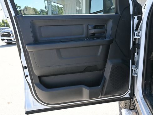 Used 2024 RAM 2500 Tradesman w/ Chrome Appearance Group AWD/4WD image 7
