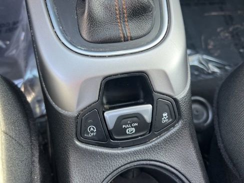 Used 2018 Jeep Compass Latitude w/ Popular Equipment Group image 32