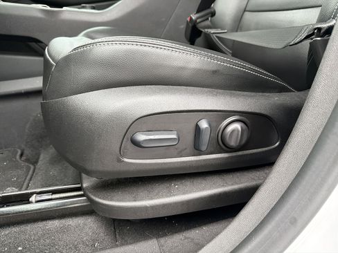 Used 2024 GMC Terrain SLT image 26