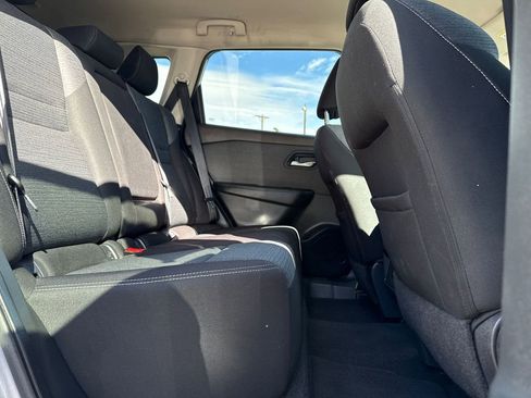 Used 2022 Nissan Rogue SV image 18