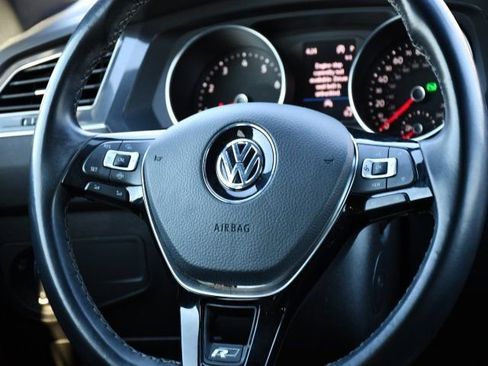 Used 2020 Volkswagen Tiguan SE R-Line AWD/4WD image 20