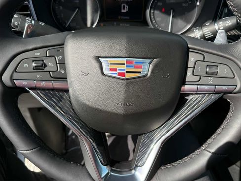 Used 2024 Cadillac XT6 Sport w/ Technology Package image 9