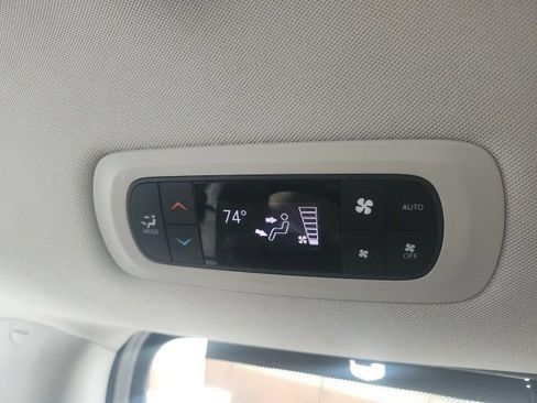 Used 2017 Chrysler Pacifica Touring-L Plus w/ Tire & Wheel Group image 16