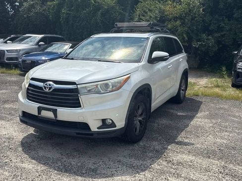 Used 2015 Toyota Highlander XLE AWD/4WD image 1