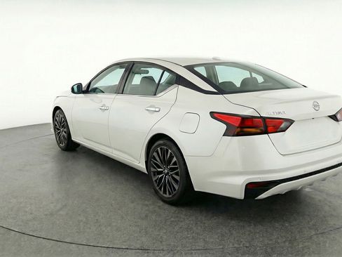 Used 2025 Nissan Altima 2.5 SV image 6