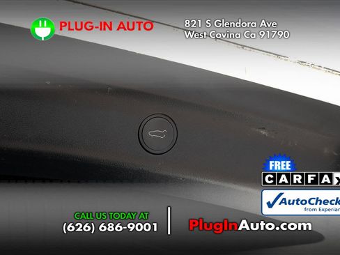 Used 2023 Tesla Model Y Performance image 12