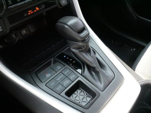 Certified 2025 Toyota RAV4 XLE AWD/4WD image 24