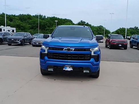 Used 2022 Chevrolet Silverado 1500 RST AWD/4WD image 3
