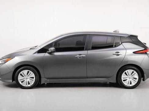 Used 2025 Nissan Leaf S image 41