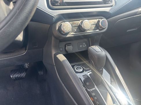 Used 2025 Nissan Versa SV image 39