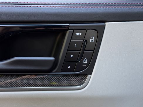 Used 2024 Porsche Cayenne Turbo image 18