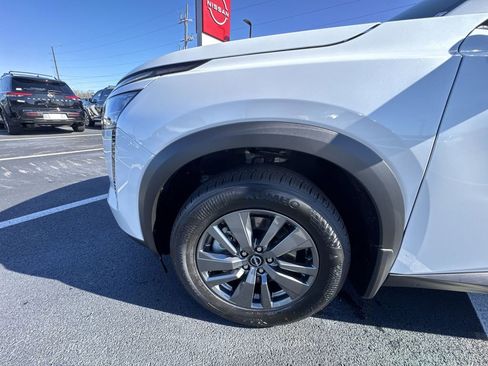 New 2026 Nissan Pathfinder SV image 10