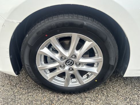 Used 2016 MAZDA MAZDA3 i Touring image 9