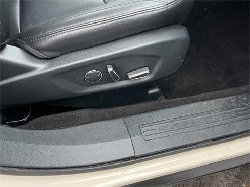 Used 2018 Ford Explorer XLT w/ Equipment Group 202A image 25